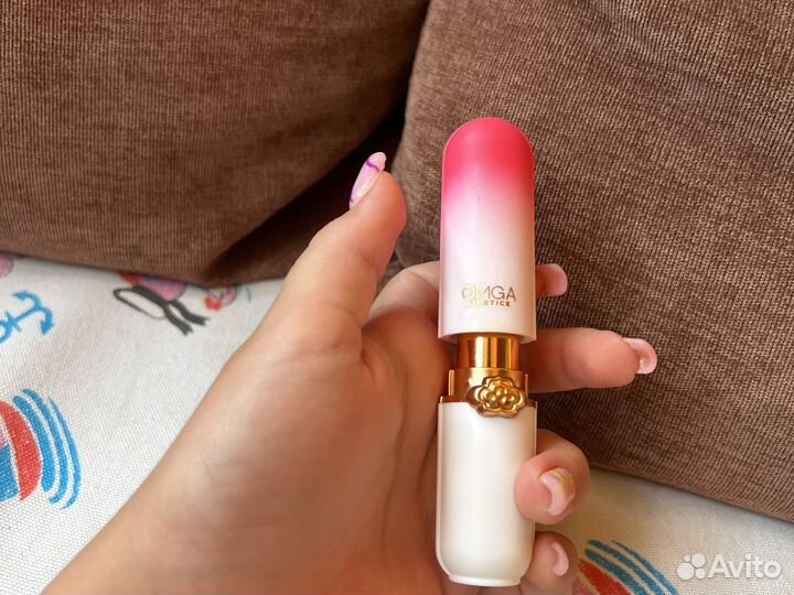 Помада меняют цвет на губах