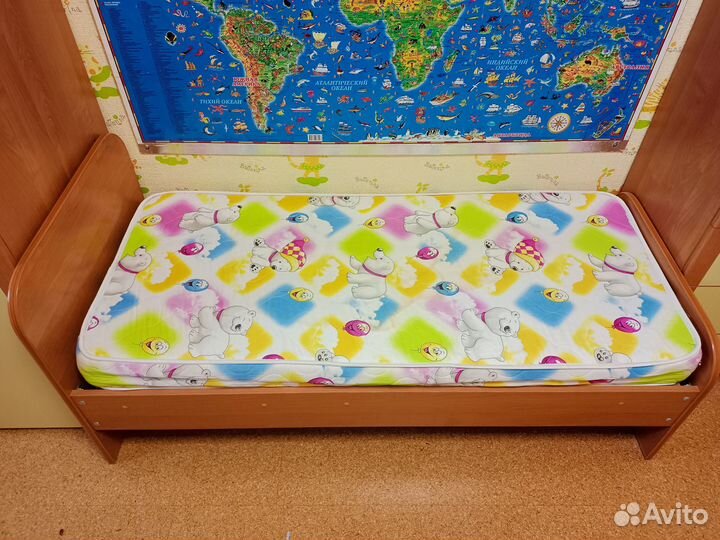 Кровать с матрасом