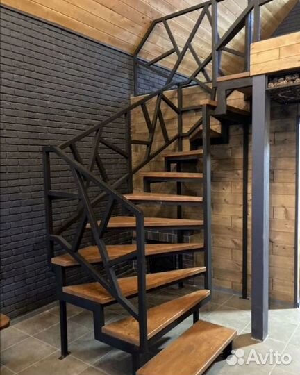 Лестница на металлокаркасе.Монокосоур