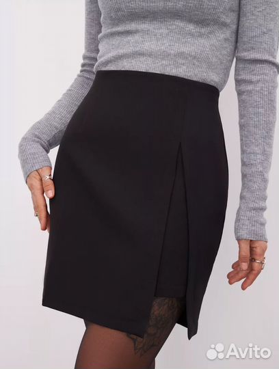 Юбка мини с разрезом