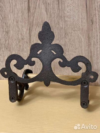 Чугунный держатель туалетной бумаги