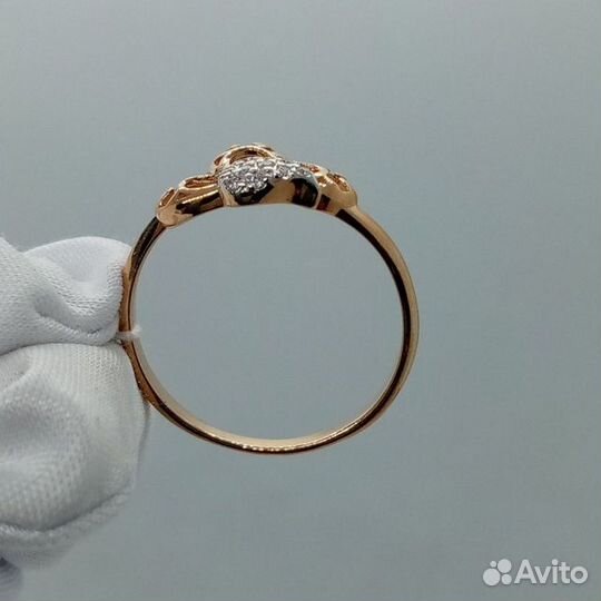 Кольцо с синтетическим камнем Золото