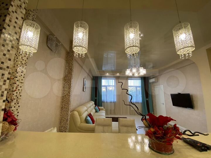 3-к. квартира, 100 м², 1/7 эт.