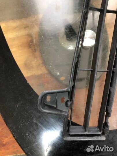 Решетка птф левая Toyota Land Cruiser 200