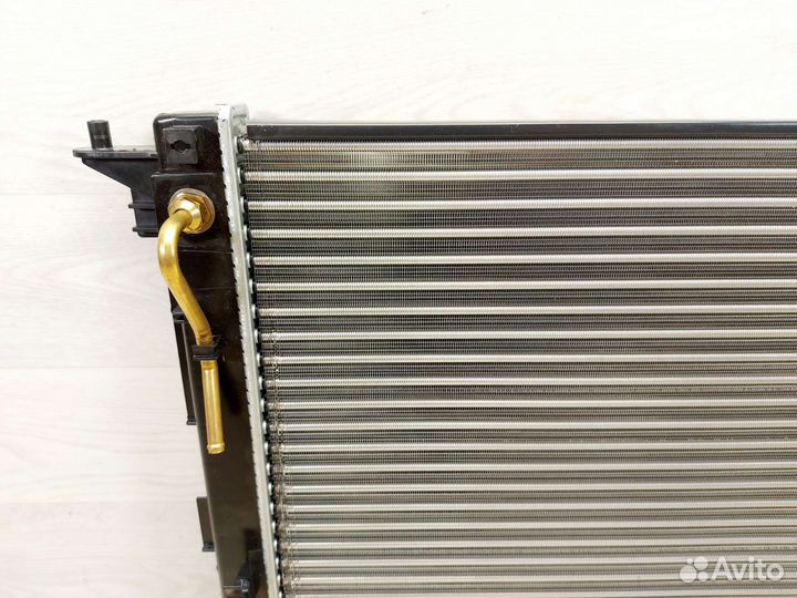 Радиатор охлаждения Hyundai ix35