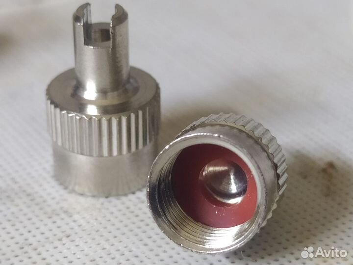 Колпачки на шинный вентель, с ключом, хром