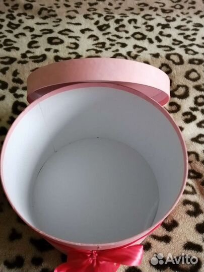 Коробка подарочная, диаметр 32 см