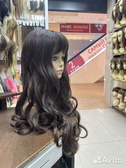 Парик волнистый искусственный