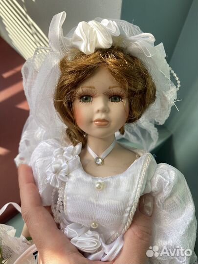 Кукла коллекционная фарфоровая