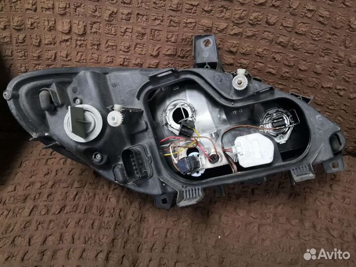 Фара левая Mercedes Benz Vito 639 до 2009