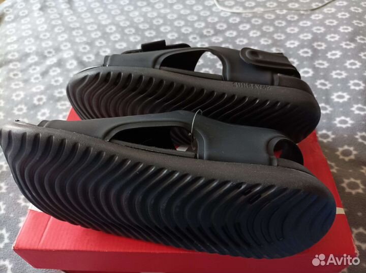 Сандалии новые 36.5 Nike