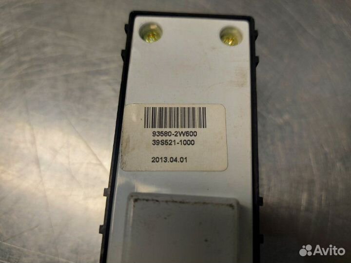 Кнопка стеклоподъемника и обогрева сидений задняя