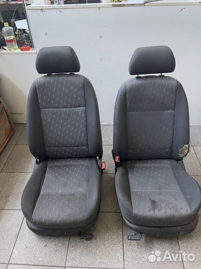 Сиденья передние (2 штуки ) Skoda Octavia A4 Tour