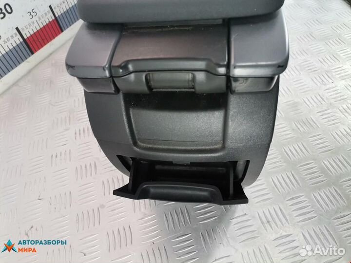 Консоль салона (центральная часть) Volvo C30 2009