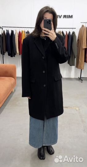 Пальто в черном цвете швейцарского бренда Biaggini