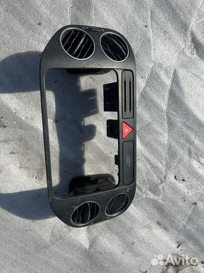 Рамка магнитолы volkswagen Golf Plus