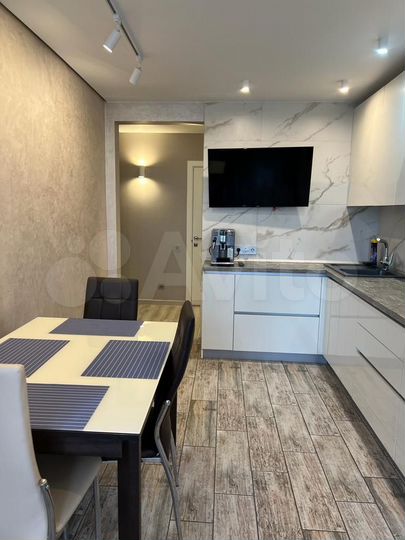 3-к. квартира, 100 м², 1/14 эт.