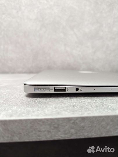 Apple MacBook Air early 2015 8/128Gb