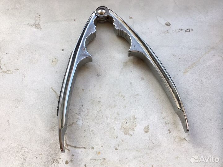 Щипцы для очистки орехов