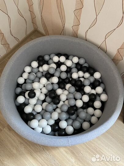 Сухой бассейн с шариками