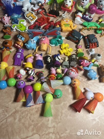 Игрушки из киндера, чупа чупс