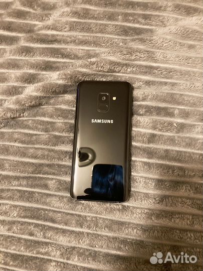 Samsung Galaxy A8 (2018), 4/32 ГБ