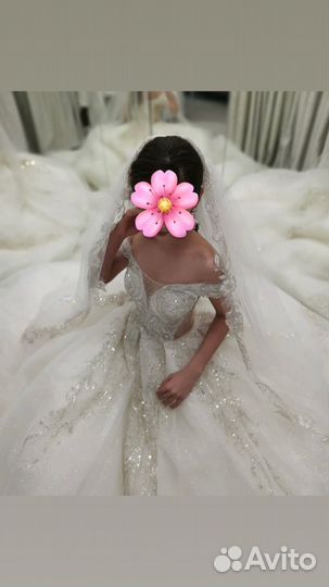 Свадебное платье со шлейфом