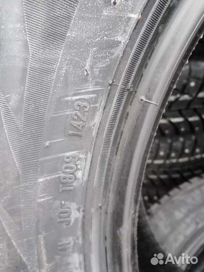 Roadstone Winguard WinSpike 215/55 R17 98T