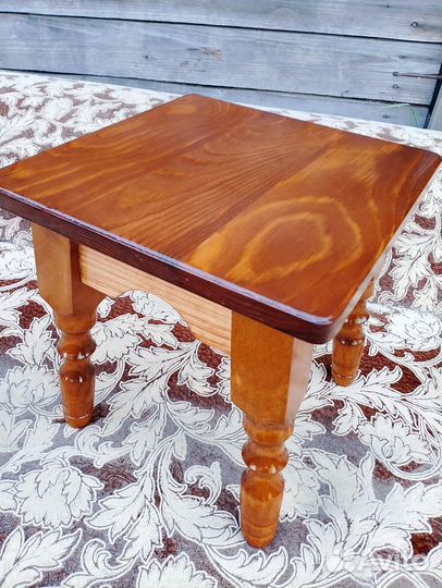 Низкий табурет