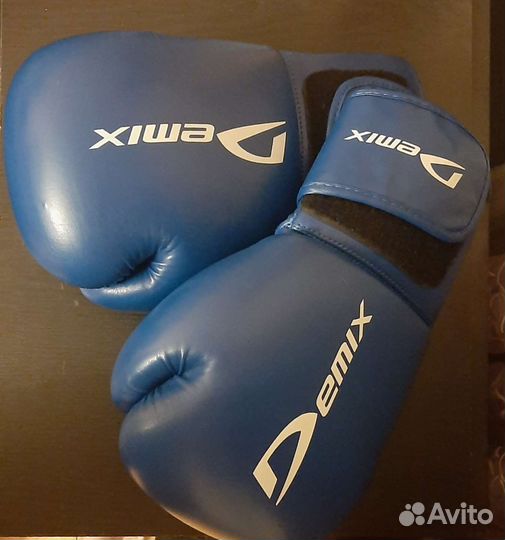 Боксерские перчатки, шлем, капа