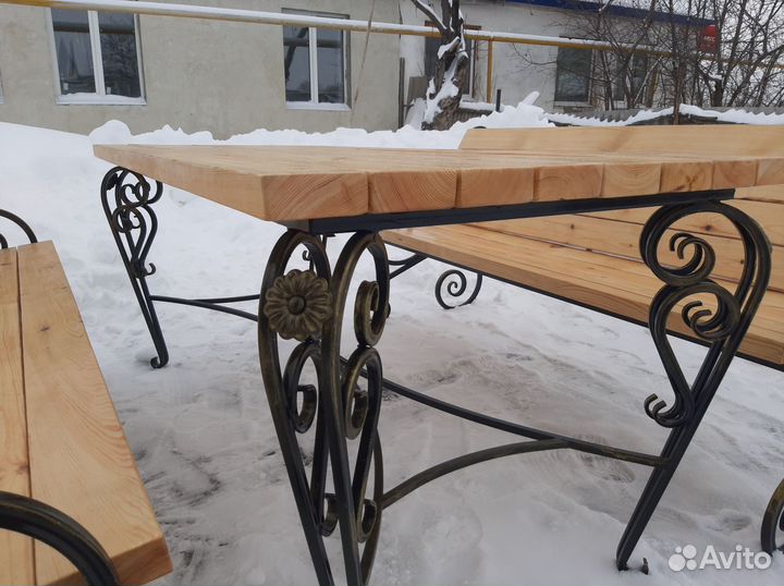 Кованый стол и скамьи комплект