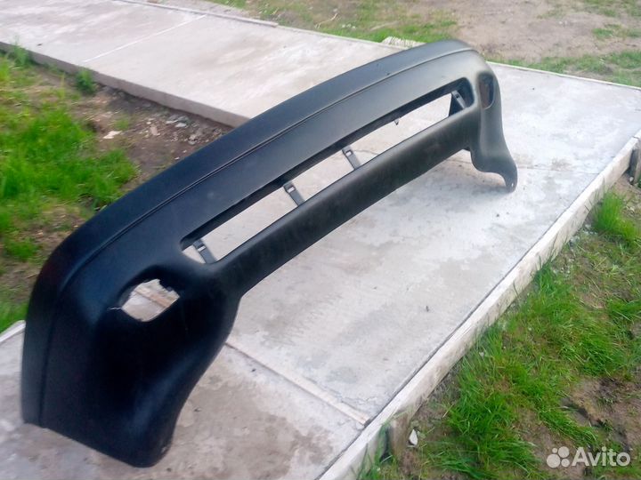 Бампер передний на Ауди 80