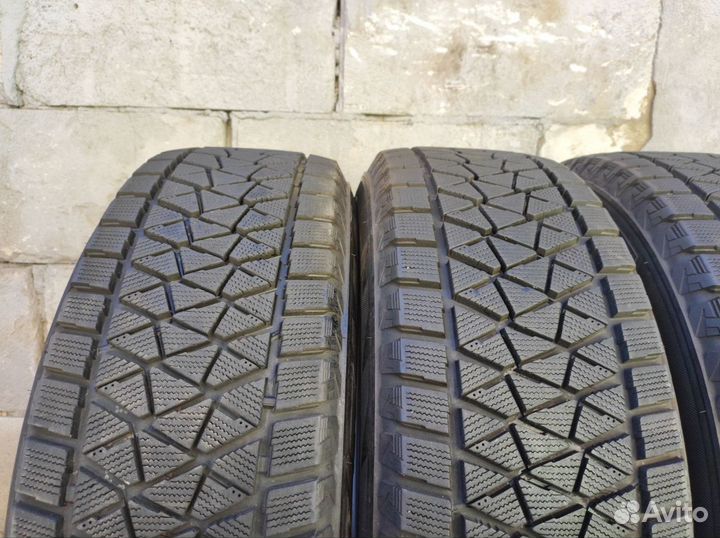 Bridgestone Blizzak DM-V2 235/65 R18