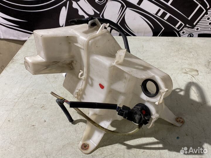 Бачок омывателя в сборе с мотором Toyota RAV 4