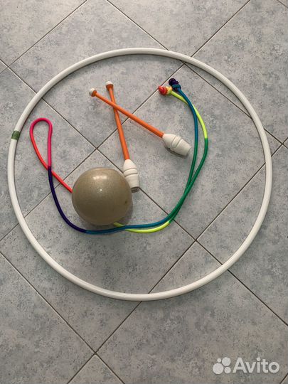 Обруч, скакалка, мяч, булавы