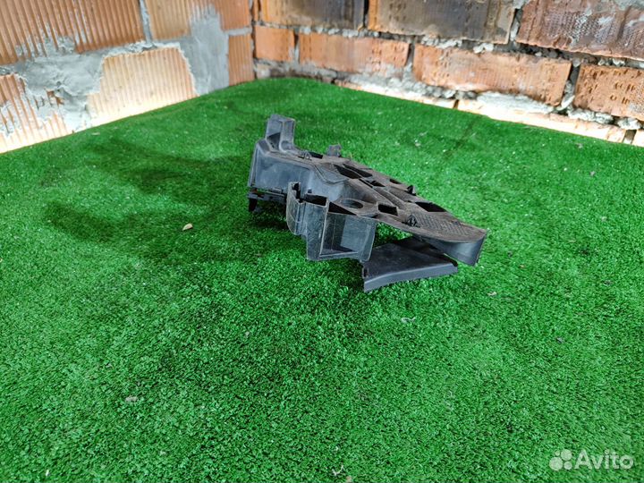 Канал для кабеля Volkswagen Passat B6