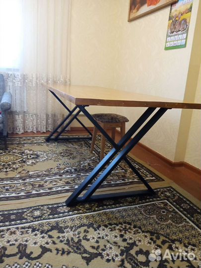 Стол обеденный