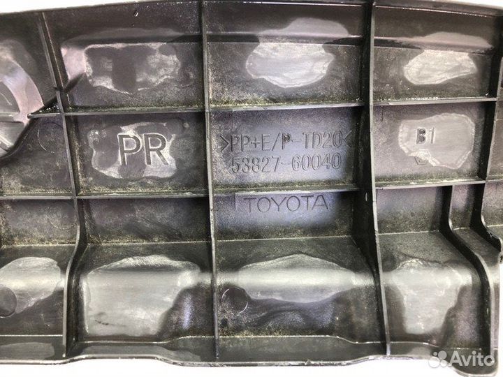 Локер крыла передний правый Toyota Land Cruiser