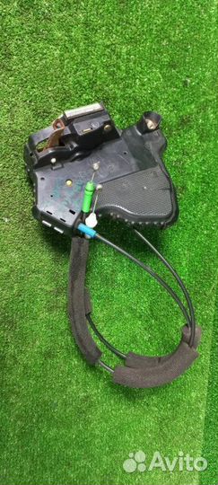 Замок двери передний правый Toyota Camry ACV30