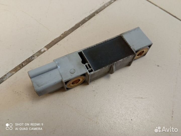 Датчик удара передний Volvo S80