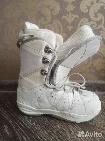 Сноубордические ботинки женские 38