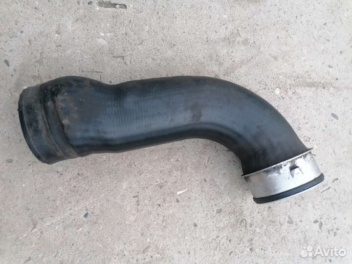 Патрубок интеркулера Фольксваген Пассат Б6