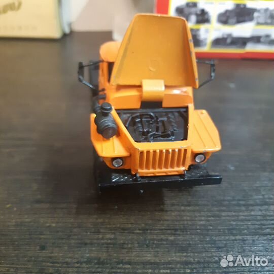 Модель 1 43 Урал 44206 седельный тягач