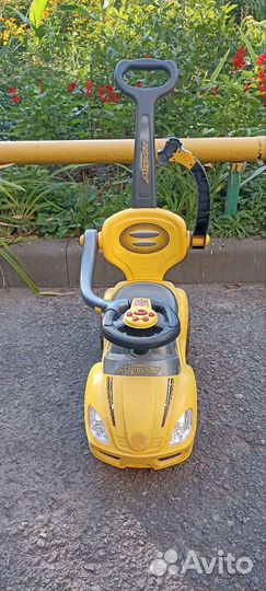 Машинка толокар с ручкой