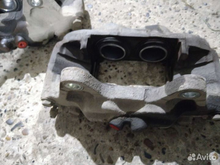 Суппорта тормозные передние Прадо-150