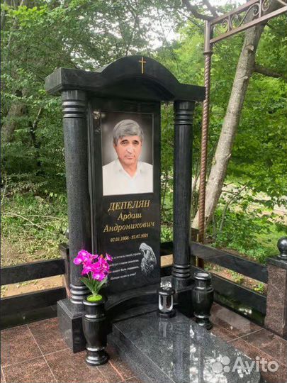 Памятники из гранита мемориальные комплексы