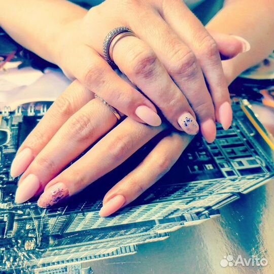 Маникюр - педикюр