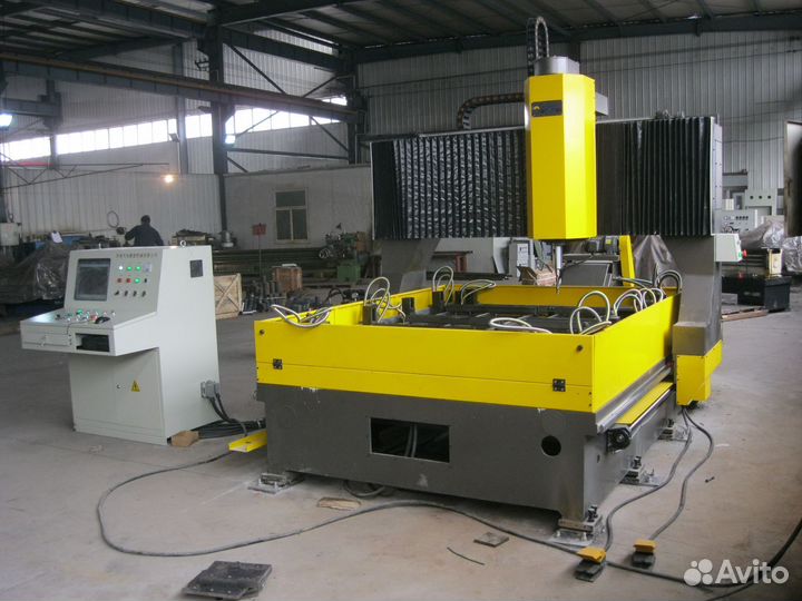 Вертикально-сверлильный станок с чпу