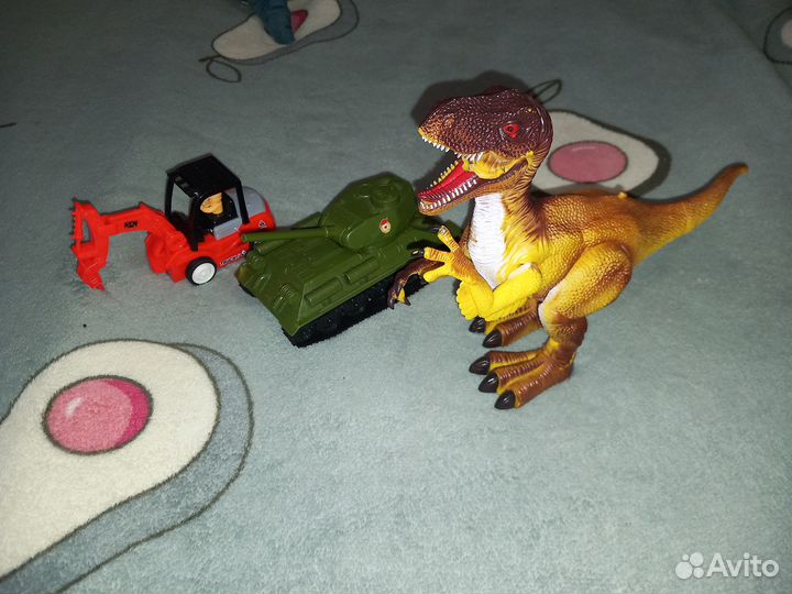 Динозавр и машинки