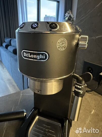 DeLonghi Кофеварка рожковая EC685.BK